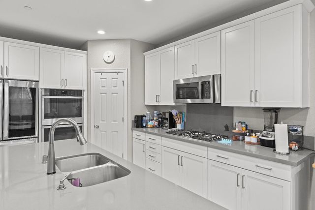 10118 Cornice Ct, Elk Grove, CA 95757