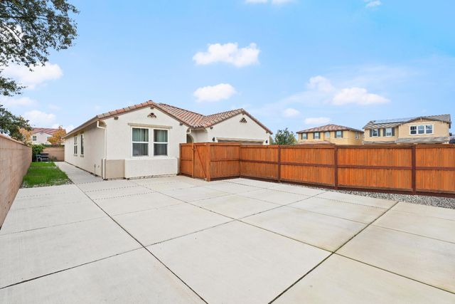 10118 Cornice Ct, Elk Grove, CA 95757