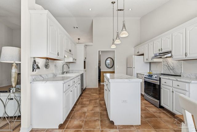 5434 Stafford Cir, Pace, FL 32571