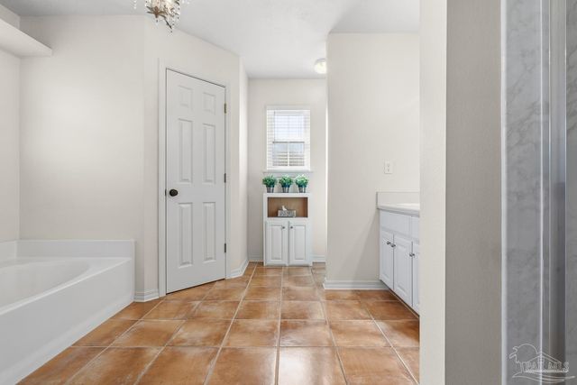 5434 Stafford Cir, Pace, FL 32571