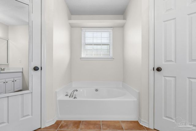 5434 Stafford Cir, Pace, FL 32571