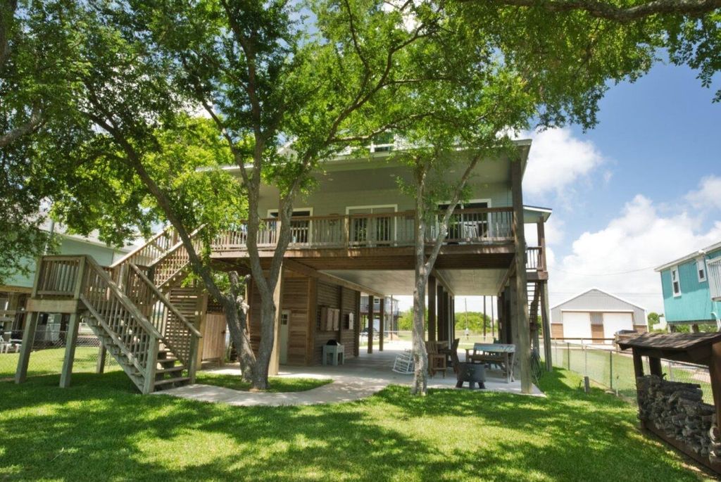 2569 County Road 291, Sargent, TX 77414