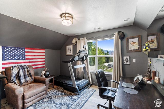 520 E 100 S, Hyde Park, UT 84318