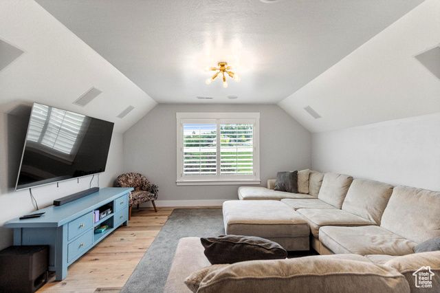 520 E 100 S, Hyde Park, UT 84318