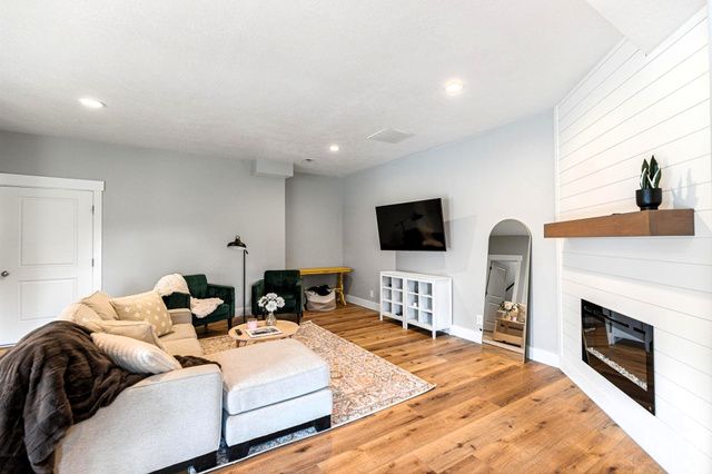 520 E 100 S, Hyde Park, UT 84318