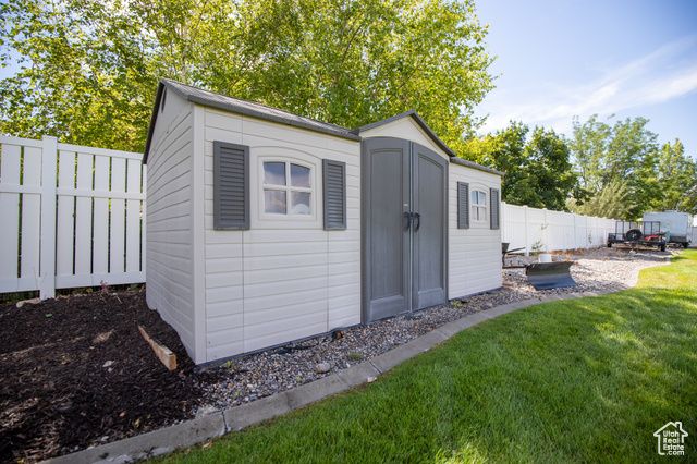 520 E 100 S, Hyde Park, UT 84318