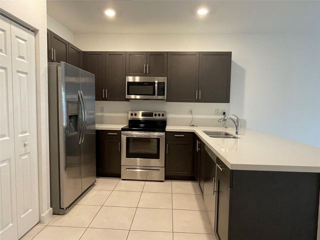 4678 Santa Cruz Way, Davie, FL 33314