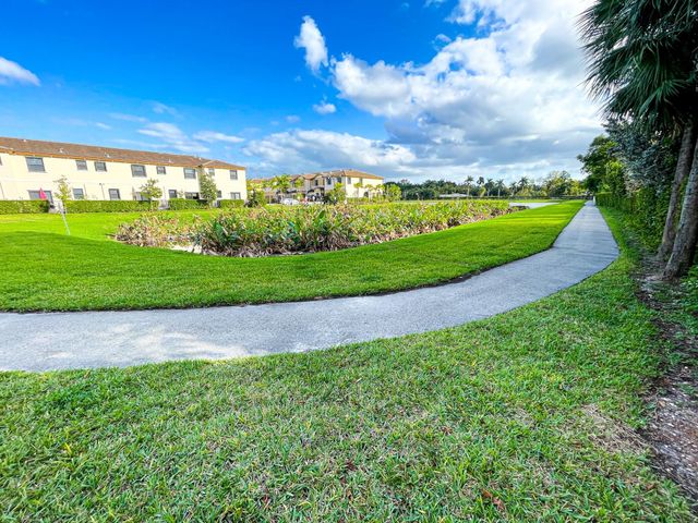 4678 Santa Cruz Way, Davie, FL 33314