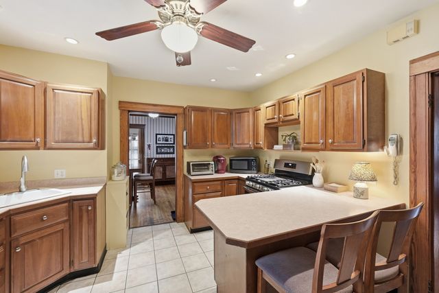 57 Prospect St, West Boylston, MA 01583