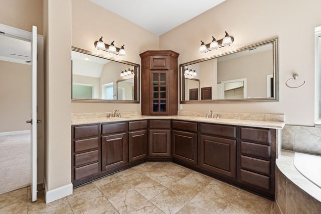 7112 Mitra DR, Austin, TX 78739