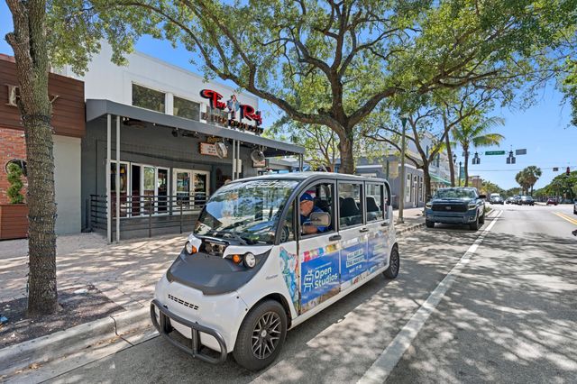 226 E Normandy E, Delray Beach, FL 33484