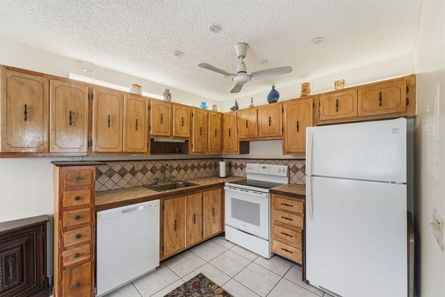 226 E Normandy E, Delray Beach, FL 33484