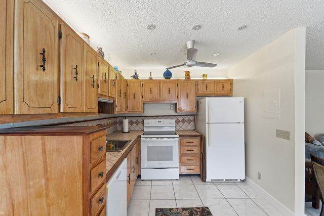 226 E Normandy E, Delray Beach, FL 33484
