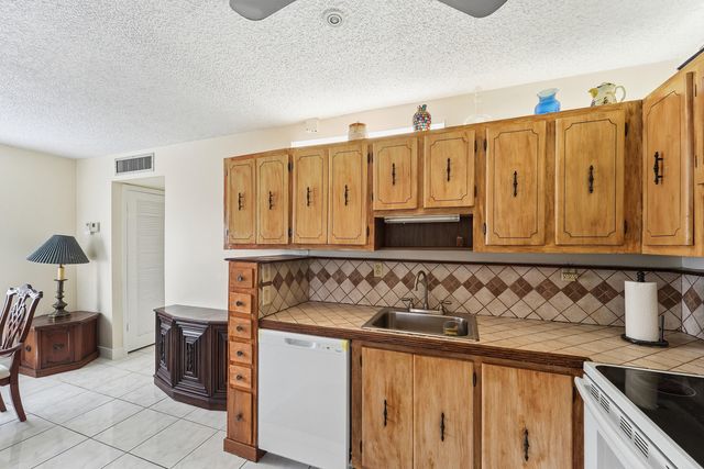 226 E Normandy E, Delray Beach, FL 33484