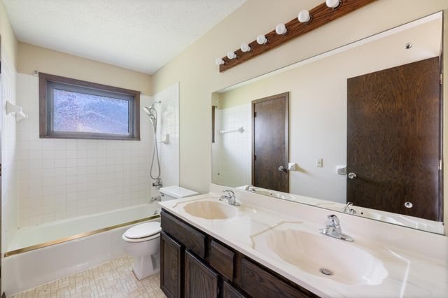 1417 Raleigh Drive, Burnsville, MN 55337