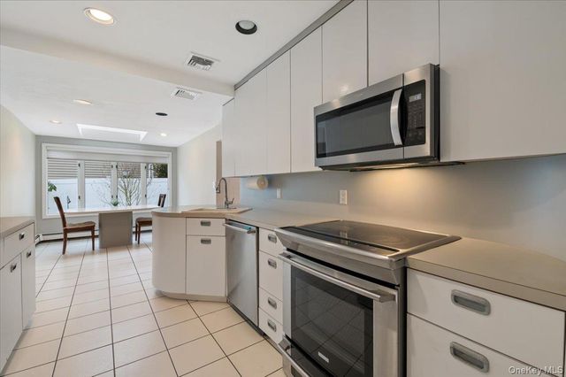 8 Sagamore Way S, Jericho, NY 11753