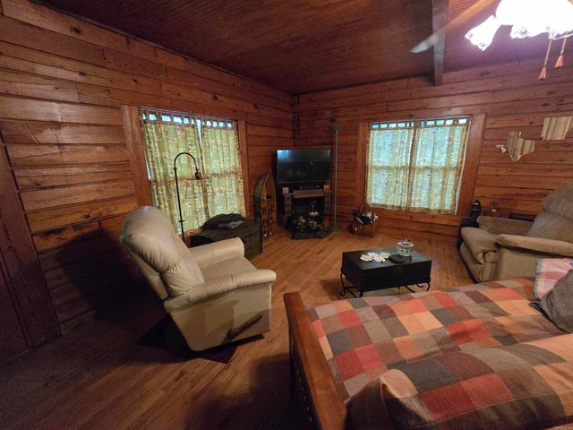 2732 Mitchell Road, Mountain View, AR 72560