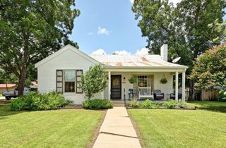 801 Bishop ST, Smithville, TX 78957