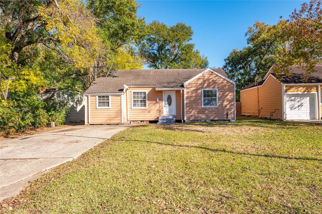 715 Center Street, Pasadena, TX 77506