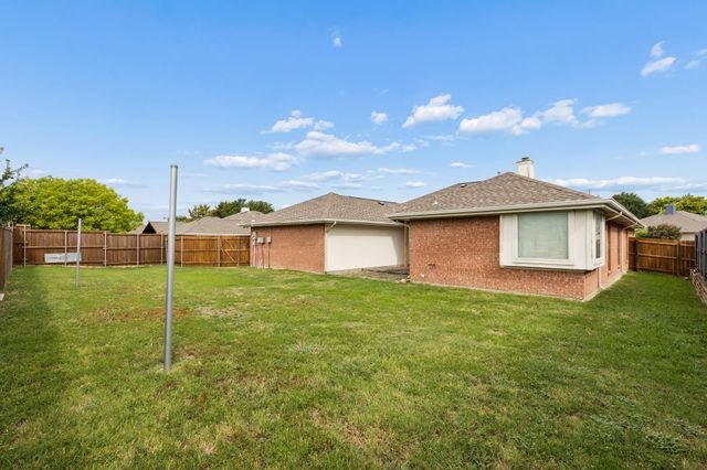 300 Thomas Drive, Murphy, TX 75094