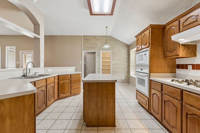 300 Thomas Drive, Murphy, TX 75094