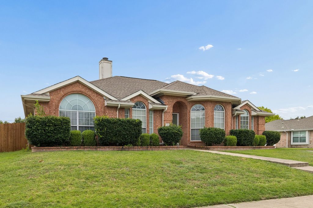 300 Thomas Drive, Murphy, TX 75094