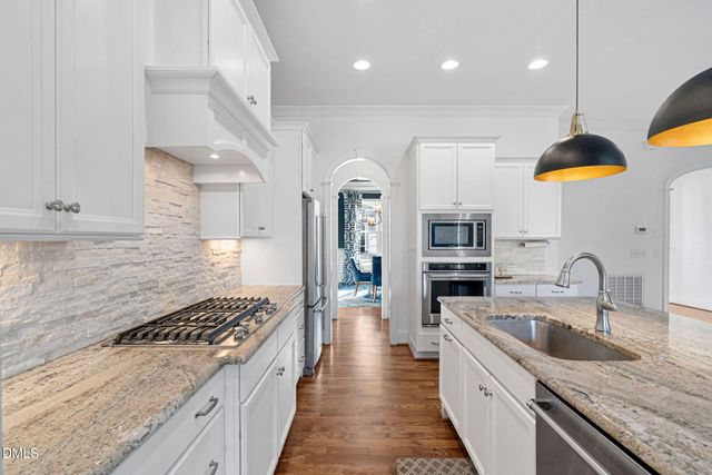 2414 Vetrina Way, Apex, NC 27502