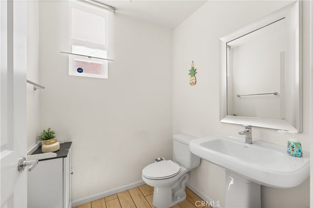 7611 N Honor, Van Nuys, CA 91405