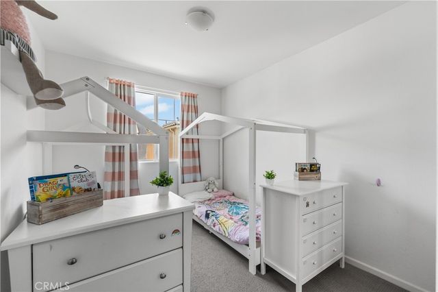 7611 N Honor, Van Nuys, CA 91405