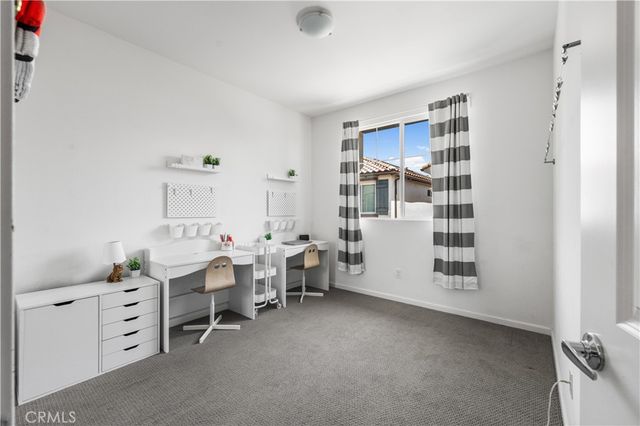 7611 N Honor, Van Nuys, CA 91405