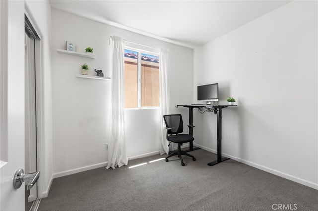 7611 N Honor, Van Nuys, CA 91405