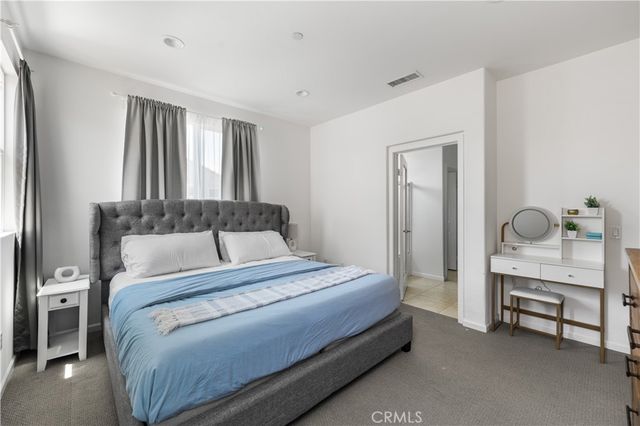 7611 N Honor, Van Nuys, CA 91405