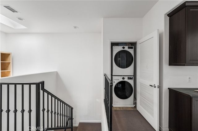7611 N Honor, Van Nuys, CA 91405