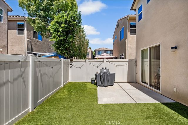 7611 N Honor, Van Nuys, CA 91405