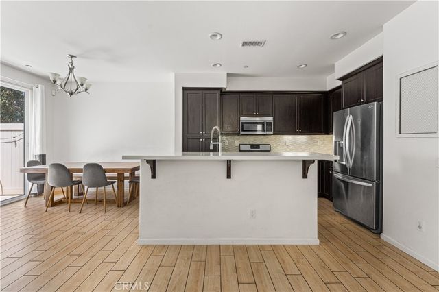 7611 N Honor, Van Nuys, CA 91405