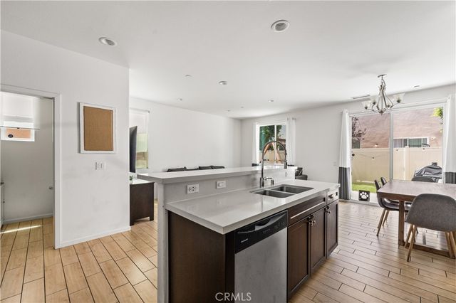 7611 N Honor, Van Nuys, CA 91405