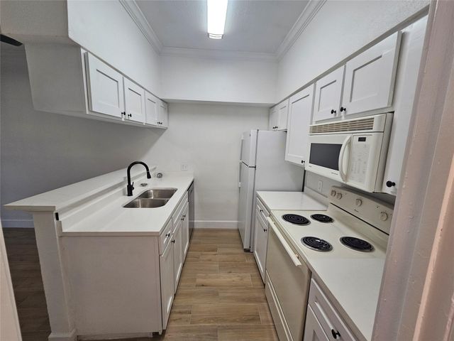 2626 Holly Hall Street 601, Houston, TX 77054