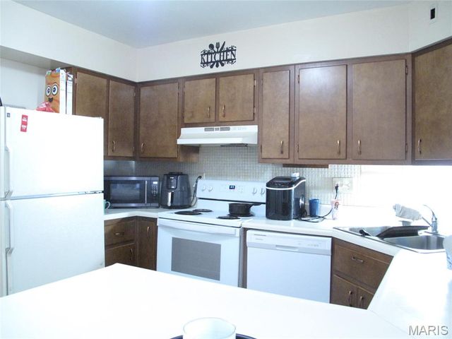 7609 Hazelcrest Drive G, Hazelwood, MO 63042