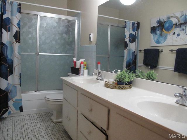 7609 Hazelcrest Drive G, Hazelwood, MO 63042