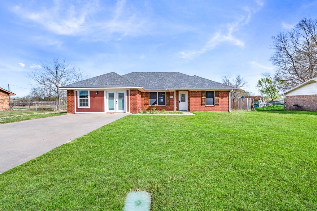 903 Amy Way, Bonham, TX 75418
