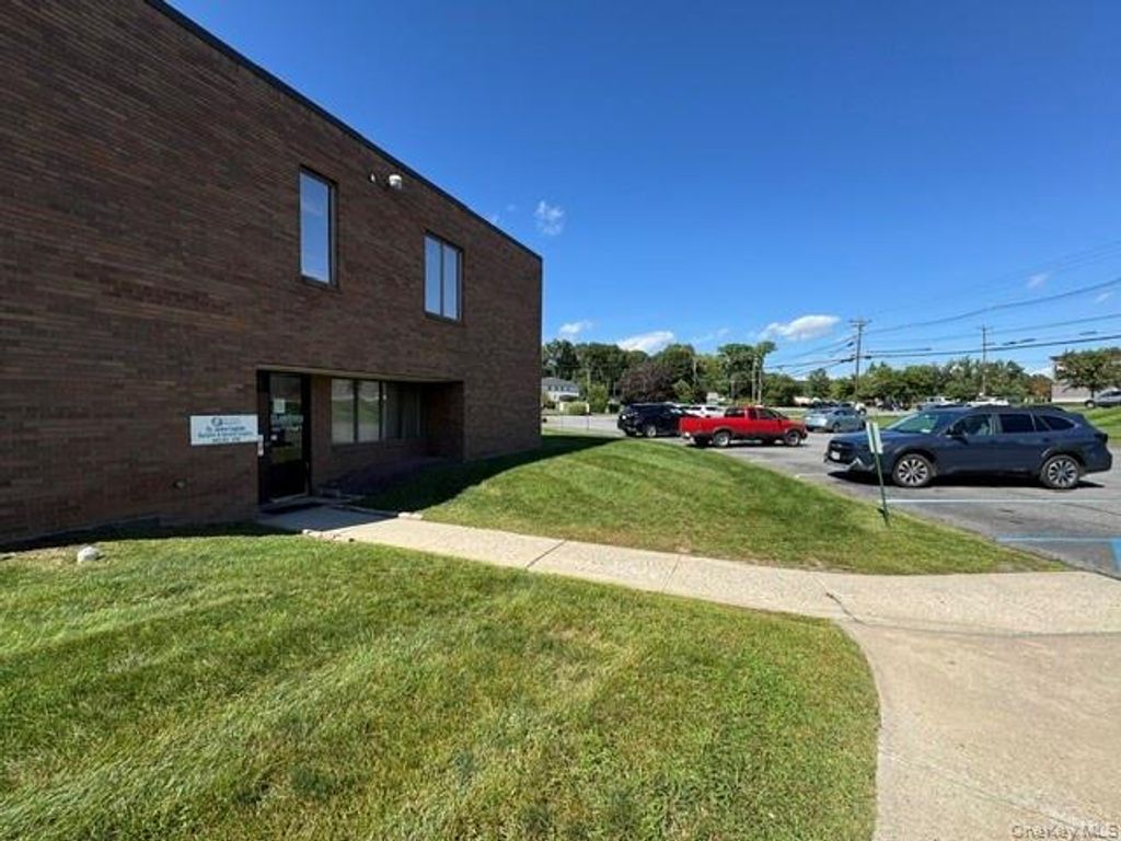 5 Hdsn Vly Prof Plaza Lower level, Newburgh, NY 12550 — photo 2