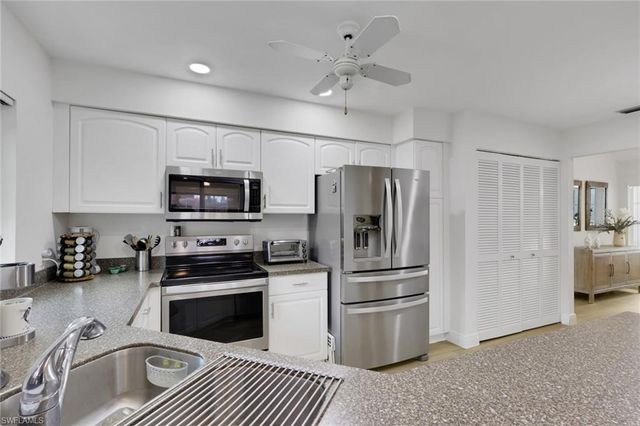 805 Reef Point CIR, Naples, FL 34108