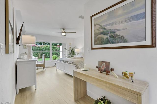 805 Reef Point CIR, Naples, FL 34108