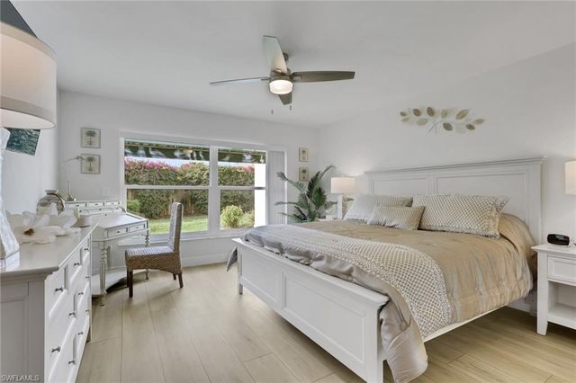 805 Reef Point CIR, Naples, FL 34108