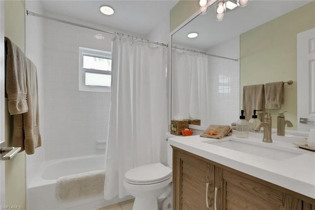 805 Reef Point CIR, Naples, FL 34108