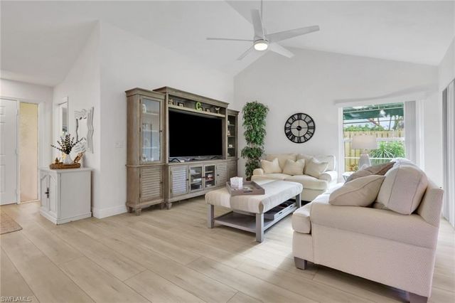 805 Reef Point CIR, Naples, FL 34108