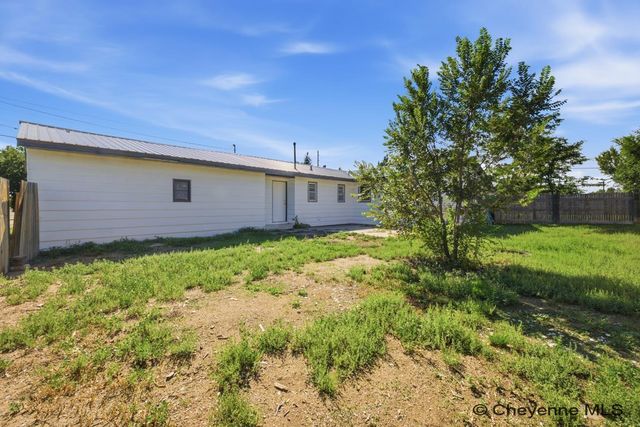 824 E PROSSER RD, Cheyenne, WY 82007