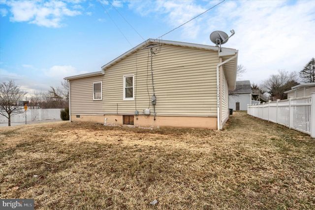 38 STANLEY DR, New Oxford, PA 17350