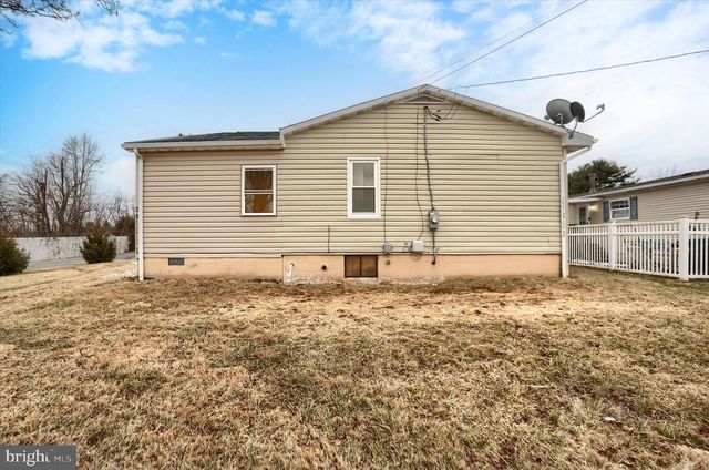 38 STANLEY DR, New Oxford, PA 17350