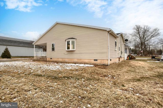 38 STANLEY DR, New Oxford, PA 17350